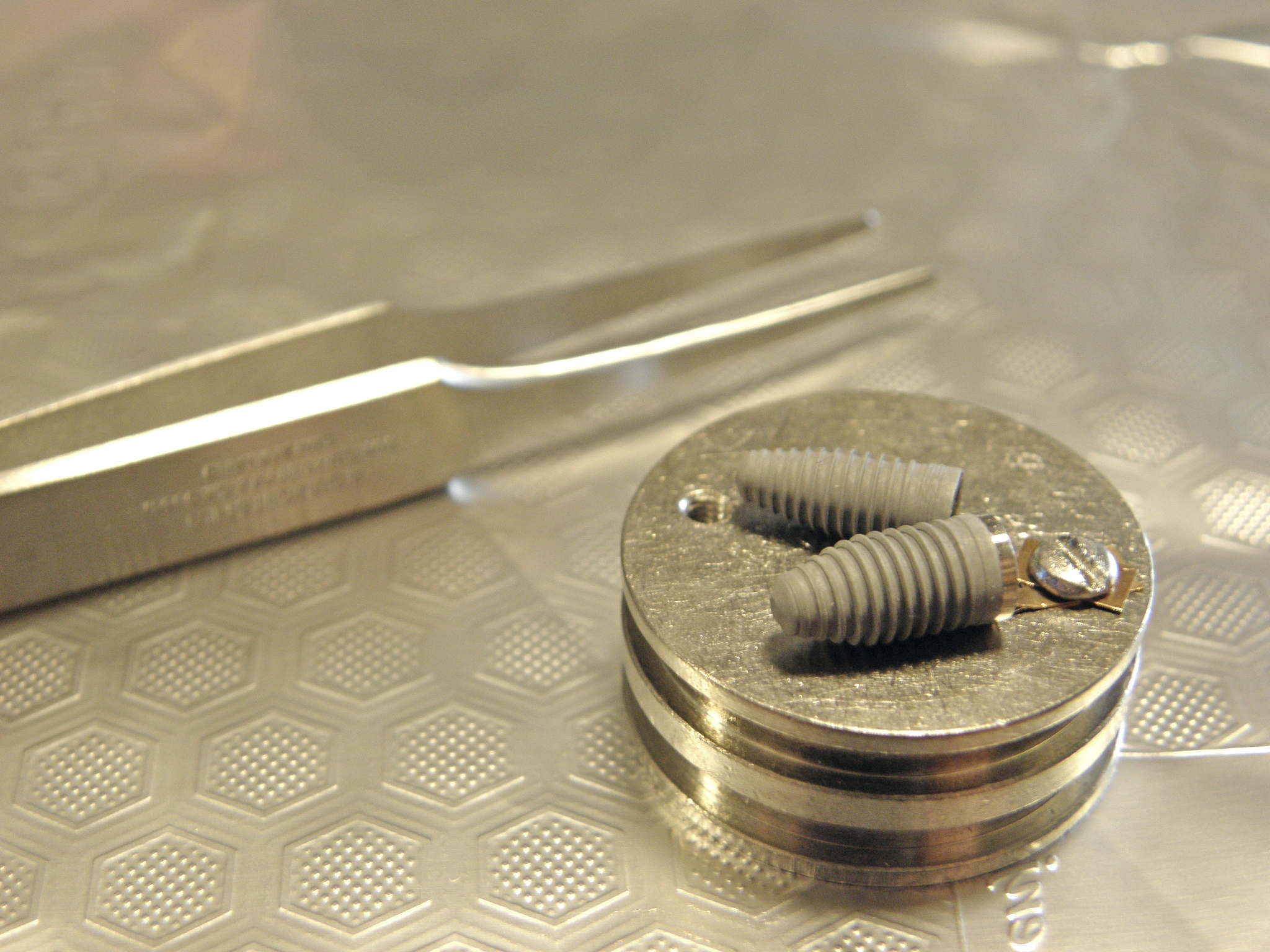 materials characterisation of dental implants